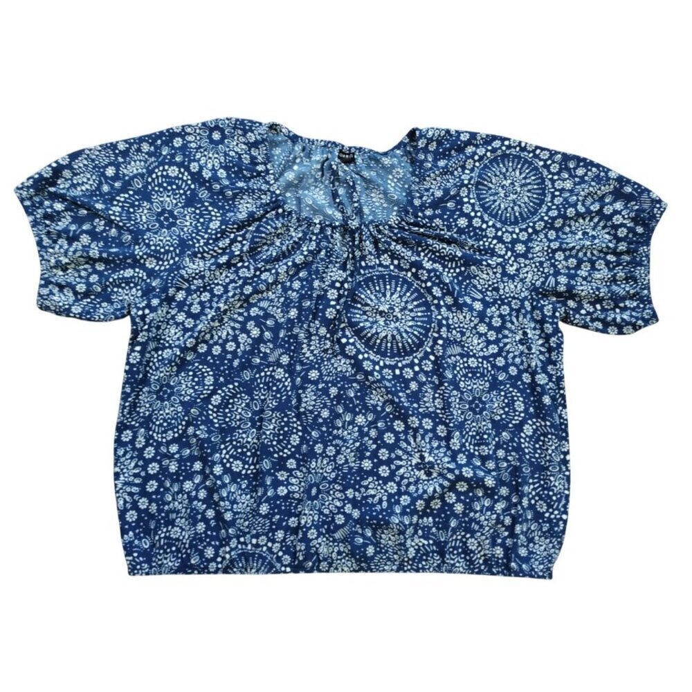 Torrid Womens Blue Floral Boho Short Sleeve Top Size 3 Plus.
